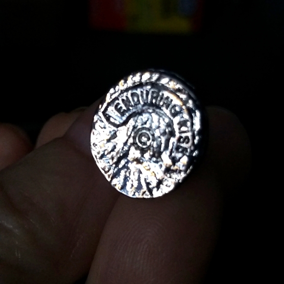 Enduring Kiss Necklace - Picture 5 of 6